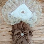 Yenidoğan Saray Kadife Taç Nakışlı İnci Fiyonklu Çift Dantel Duvak Trilüks Kundak Bebek Battaniyesi Kahverengi